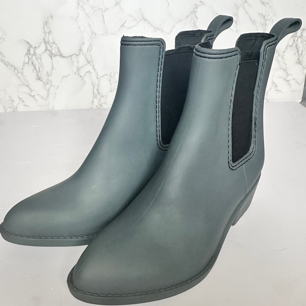 Gray Rubber Chelsea Rain Boots Ankle Booties Elastic Panels Heeled - Picture 3 of 4